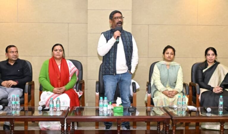 पेसा नियमावली की मंजूरी पर मुख्यमंत्री आवास में जश्न, जनजातीय प्रतिनिधियों ने जताया आभार