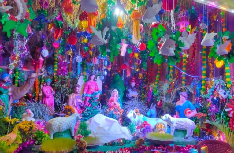 सिमडेगा में बिशप विंसेंट बरवा ने दिया क्रिसमस का संदेश कहा.. क्रिसमस नम्रता, प्रेम, सरलता और सेवा का संदेश देता है