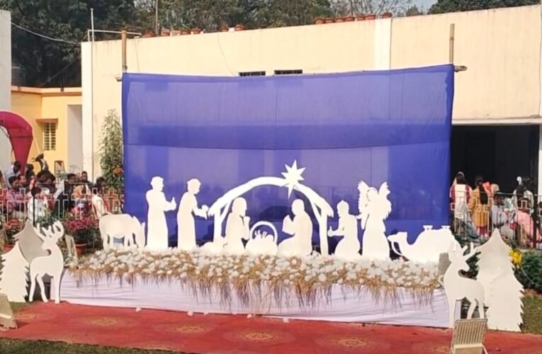 क्रिसमस 2025: देशभर के गिरजाघरों में उमड़ी श्रद्धालुओं की भीड़, प्रेम और शांति के संदेश के साथ हर्षोल्लास से मनाया पर्व