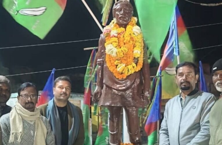 शहीद निर्मल महतो की जयंती पर आजसू प्रमुख सुदेश महतो ने अर्पित की श्रद्धांजलि