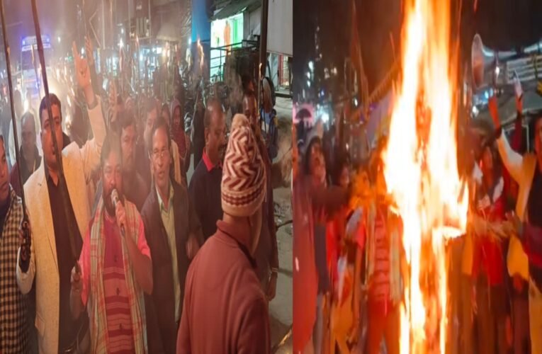 सिमडेगा में ओबीसी आरक्षण के विरोध में तीव्र आक्रोश , मुख्यमंत्री का किया पुतला दहन