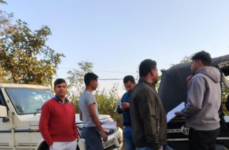 सिमडेगा में विशेष वाहन जांच अभियान: 29 वाहनों से 60 हजार रुपये का ऑनलाइन चालान काटा