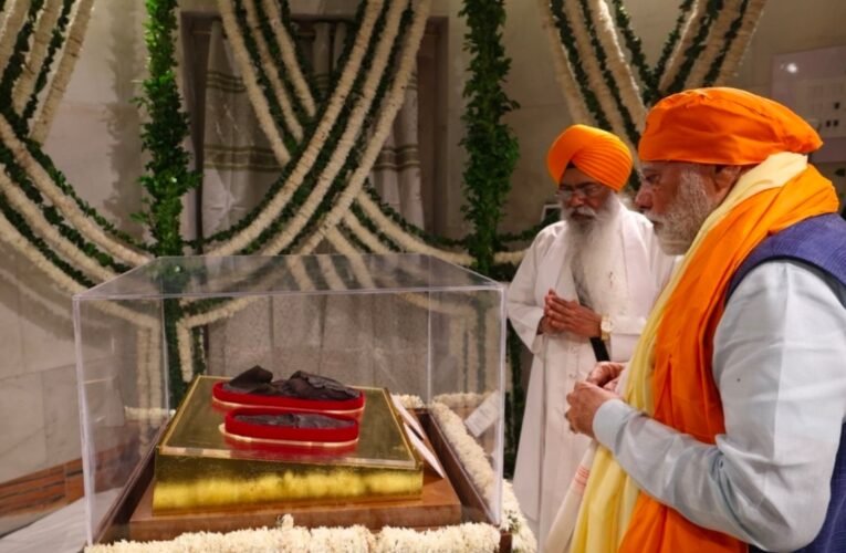 गुरु गोबिंद सिंह जयंती: देशभर में श्रद्धा और उत्साह से मनाया जा रहा प्रकाश पर्व