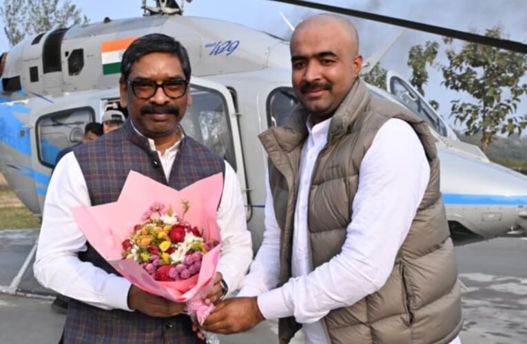 मुख्यमंत्री हेमन्त सोरेन ने मंत्री संजय प्रसाद यादव की माताजी को दी भावभीनी श्रद्धांजलि, शांति भोज में हुए सम्मिलित