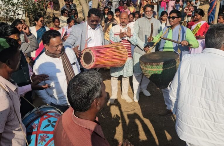 सिमडेगा: कांग्रेस स्थापना दिवस पर तेली समाज के जिला अध्यक्ष जगदीश प्रसाद साहू सहित कई लोग पार्टी में शामिल