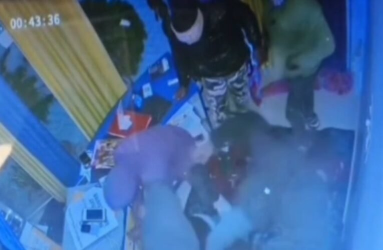 चतरा में पेट्रोल पंप लूट: 5-6 हथियारबंद नकाबपोश बदमाशों ने लूटे तीन लाख रुपये, CCTV फुटेज में कैद हुई वारदात