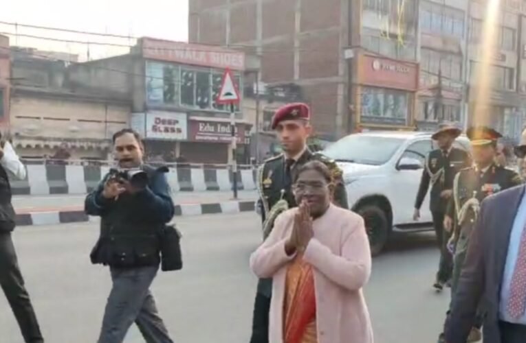 राष्ट्रपति द्रौपदी मुर्मू ने सरायकेला में प्रोटोकॉल तोड़कर जनता का दिल जीता