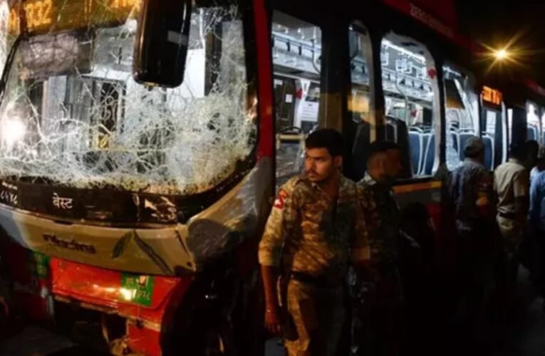 मुंबई: भांडुप में दर्दनाक हादसा, BEST बस ने रिवर्स लेते समय 13 लोगों को रौंदा; 4 की मौत, 9 घायल