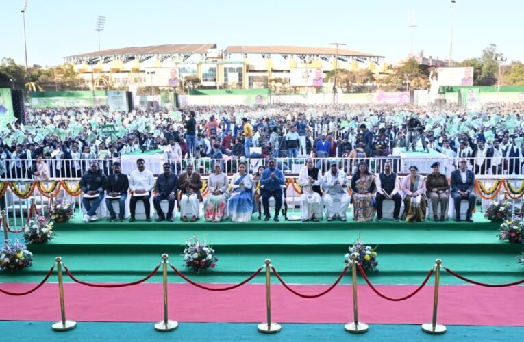 नए साल से पहले झारखंड के युवाओं को बड़ी सौगात: मुख्यमंत्री हेमंत सोरेन ने 1910 अभ्यर्थियों को सौंपे नियुक्ति पत्र