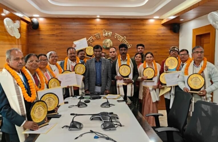 रांची जिले में सेवानिवृत्त शिक्षकों का विदाई सम्मान एवं पेंशन दरबार आयोजित