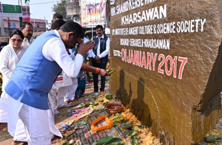 खरसावां गोलीकांड की 78वीं शहादत दिवस पर मुख्यमंत्री हेमंत सोरेन ने शहीदों को श्रद्धांजलि अर्पित की