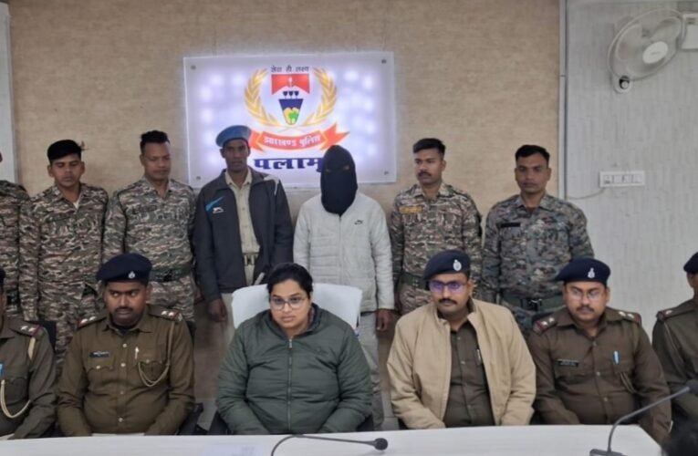 पलामू पुलिस की बड़ी कार्रवाई: गैंगस्टर प्रिंस खान के शूटर को अवैध हथियार के साथ गिरफ्तार