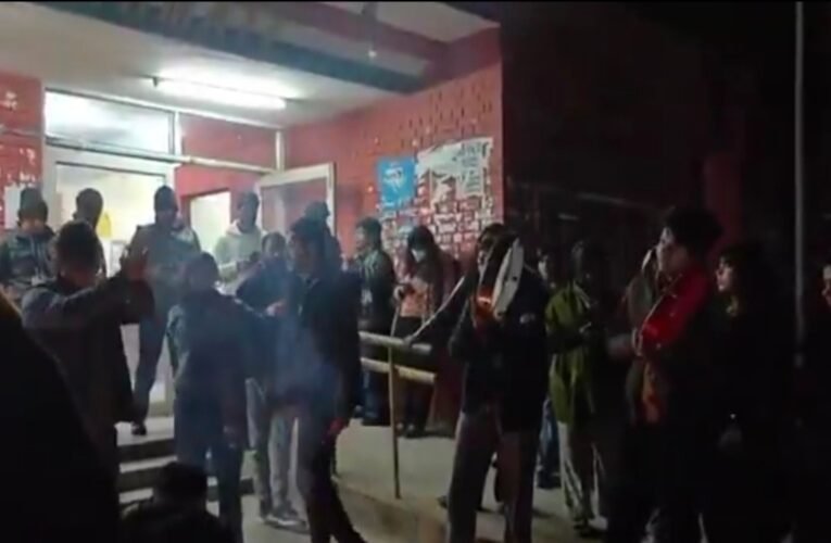 JNU में फिर गूंजे विवादित नारे: “मोदी-शाह की कब्र खुदेगी”, उमर खालिद और शरजील इमाम के समर्थन में प्रदर्शन