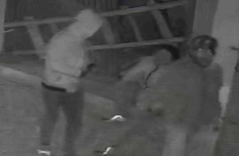 रांची: मीडिया कर्मियों पर छिनतई के इरादे से हमला, स्थानीय लोगों ने बदमाशों को पकड़कर पुलिस के हवाले किया