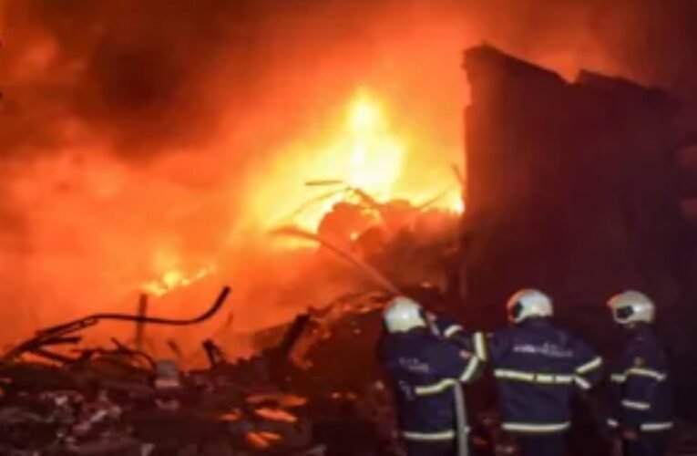 मुंबई: चांदीवली की कमर्शियल बिल्डिंग में भीषण आग, धुएं से दम घुटने पर दो युवकों की मौत