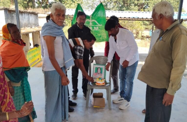 बोलबा में दिशोम गुरु शिबू सोरेन की 82वीं जयंती हर्षोल्लास एवं श्रद्धा के साथ मनाई गई