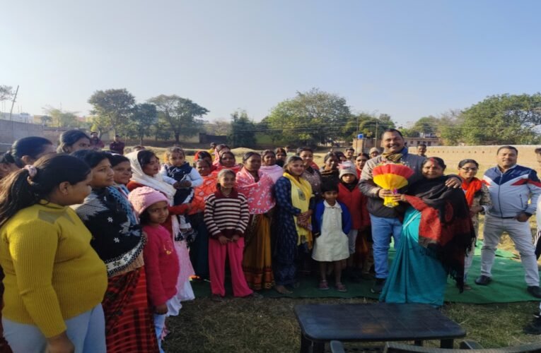 समाजसेवी नीरज कुमार ने इन्द्रपुरी रोड नंबर 6 में आयोजित किया यादगार वन भोज – लोगों की परेशानियां सुनीं, एकजुटता का संदेश दिया