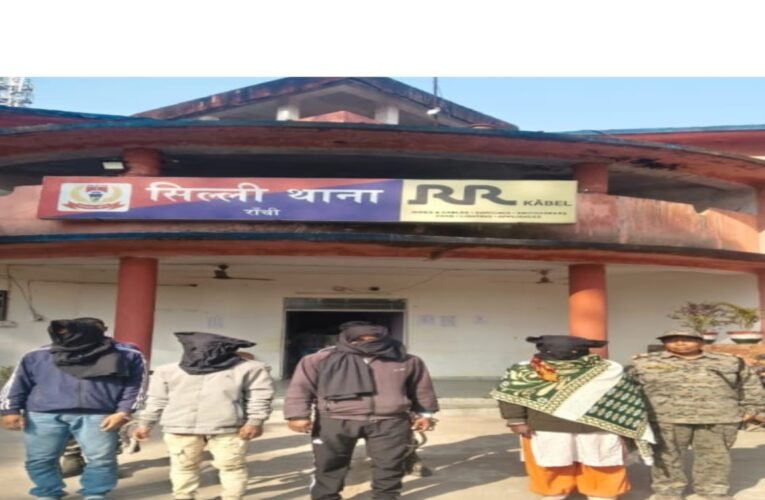 पत्नी ने प्रेमी के साथ मिलकर रची पति की हत्या की साजिश! रांची पुलिस ने चाउमिन दुकानदार पर गोलीकांड का किया खुलासा, चार आरोपी गिरफ्तार