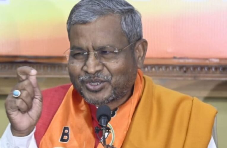 लंदन शॉपिंग सेशन के चक्कर में गणतंत्र दिवस भी छोड़ने को तैयार CM हेमंत सोरेन: बाबूलाल मरांडी का तीखा हमला