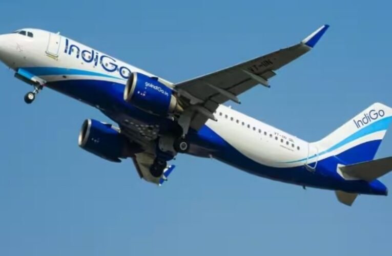 DGCA ने इंडिगो पर लगाया 22.2 करोड़ रुपये का भारी जुर्माना: दिसंबर में लाखों यात्रियों की परेशानी का कारण बनी उड़ान गड़बड़ी