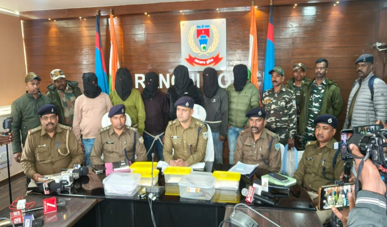 रांची में जमीन विवाद पर ताबड़तोड़ फायरिंग मामले में 6 गिरफ्तार पुलिस ने की प्रेस कांफ्रेंस 9 20260119 161009