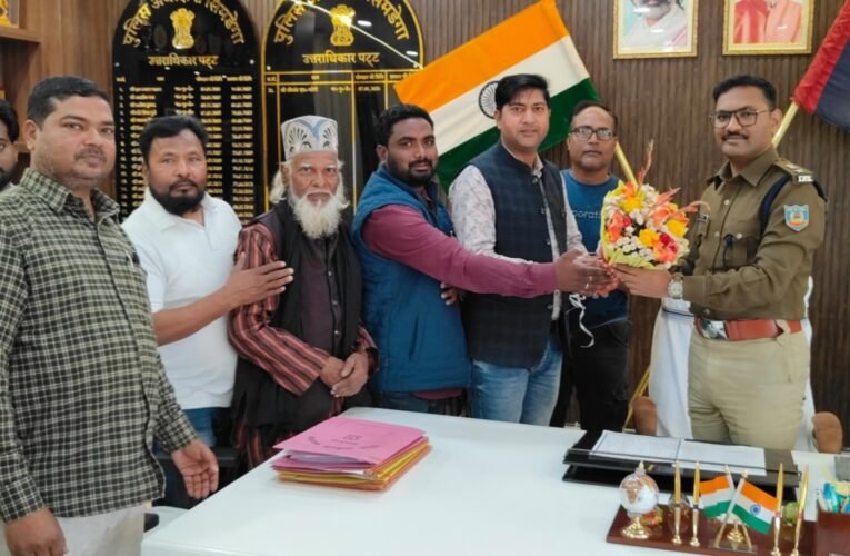 उर्स मेले को लेकर सरगर्मी तेज: एसपी सिमडेगा से मिला उर्स कमिटी का प्रतिनिधिमंडल, जिले की खुशहाली के लिए प्रशासन चढ़ाएगा चादर 62 20260119 192550