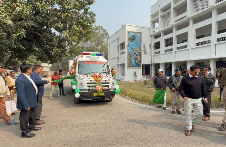 साहिबगंज में शुरू हुई मोबाइल ओपीडी वैन सेवा: उपायुक्त हेमंत सती ने दिखाई हरी झंडी, दूरस्थ क्षेत्रों में मिलेगी निःशुल्क स्वास्थ्य जांच