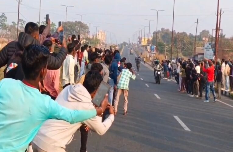 धनबाद की 8-लेन सड़क पर 3 घंटे तक चला ‘बाइकर्स का स्टंट ‘सड़क जाम लोग बेहाल : बाइकर्स गैंग ने पुलिस को दी खुली चुनौती! देखे वीडियो