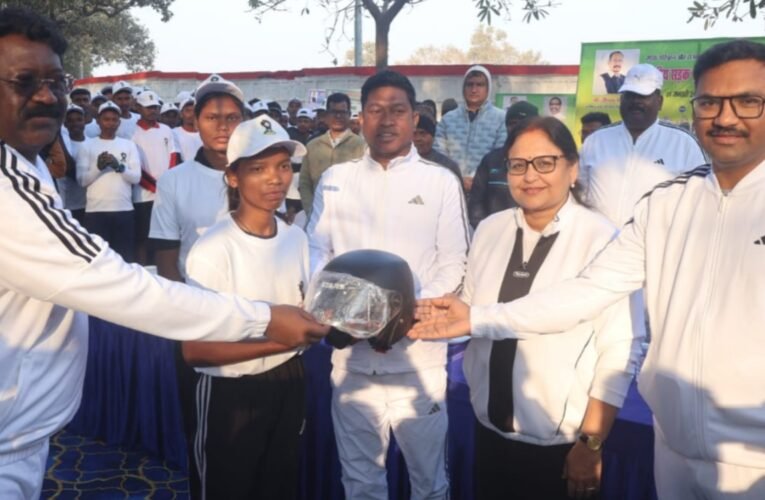 सड़क सुरक्षा माह के तहत भव्य मैराथन दौड़ का आयोजन, सड़क सुरक्षा केवल नियम नहीं, जीवन रक्षा का संकल्प है: विधायक भूषण बाड़ा