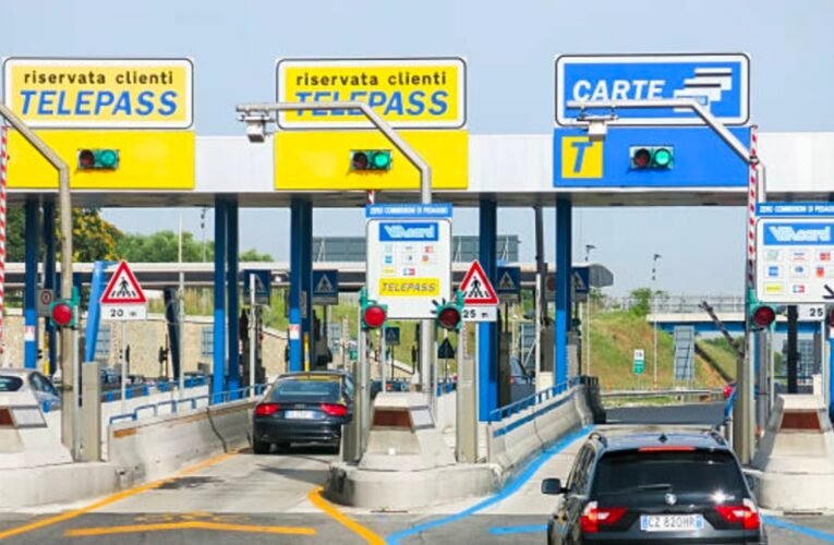 टोल टैक्स के नए नियम में बदलाव की ये खबर आपने पढ़ी जानिए क्या बदला है सरकार ने ….