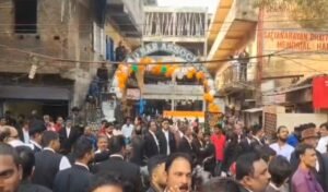 धनबाद में धनबाद बार एसोसिएशन के अधिवक्ताओं द्वारा अनिश्चितकालीन पेन-डाउन स्ट्राइक शुरू, कोर्ट परिसर में न्यायिक कार्य पूरी तरह ठप 12 20260129 112613