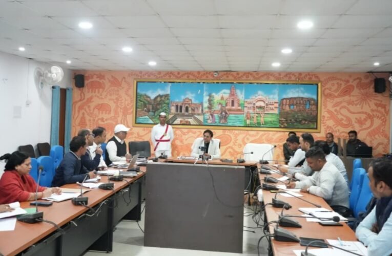 उपायुक्त हेमंत सती की अध्यक्षता में पेयजल एवं स्वच्छता योजनाओं की समीक्षा बैठक आयोजित
