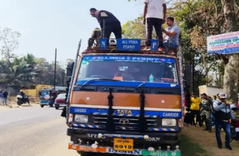 खूंटी जिले के कुंजला में नारियल की आड़ में लाखों का गांजा तस्करी का बड़ा भंडाफोड़! ट्रक जब्त, चालक-खलासी फरार