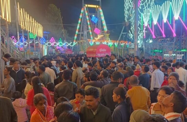 सिमडेगा गांधी मेला में ठेकेदारों की मनमानी: दूर-दराज के व्यापारियों से धोखाधड़ी, एक्सटेंशन के नाम पर वसूली