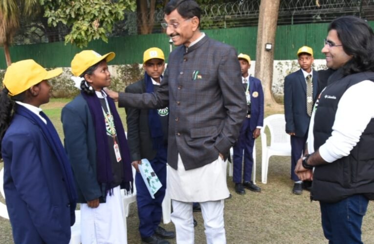 रांची के 15 ट्राइबल बच्चों ने पहली बार दिल्ली देखी: केंद्रीय रक्षा राज्य मंत्री संजय सेठ ने दिल्ली आवास पर की मुलाकात 36 20260202 212929