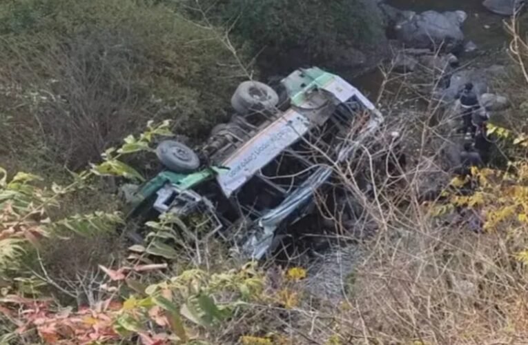 हिमाचल रोडवेज बस भीषण हादसा: सुदोई खड्ड में गिरी, 3 की मौत, 30 से अधिक घायल; बचाव कार्य जारी