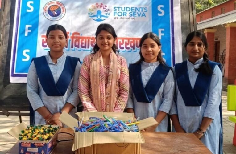 अभाविप सिमडेगा इकाई ने मैट्रिक-इंटर परीक्षा केंद्रों पर की छात्रों की सेवा, चॉकलेट वितरण कर बढ़ाया उत्साह 17 20260203 203355