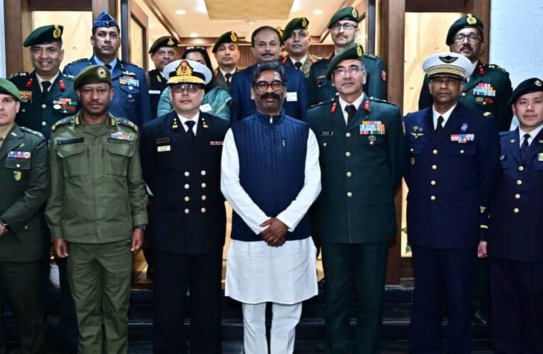 मुख्यमंत्री हेमन्त सोरेन से राष्ट्रीय रक्षा महाविद्यालय के प्रतिनिधिमंडल ने की मुलाकात 16 20260203 210642