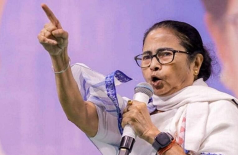 सुप्रीम कोर्ट में आज दीदी vs ECI’ का महासंग्राम: ममता बनर्जी की याचिका पर सुनवाई, खुद वकील बनकर बहस कर सकती हैं ममता बनर्जी