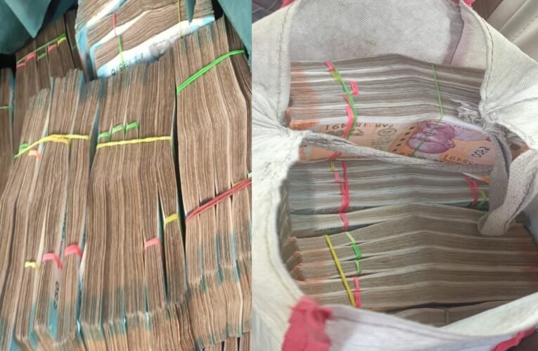 लातेहार में जांच में 40 लाख मिले , स्विफ्ट कार में था पैसा ,पुलिस ने किया जब्त
