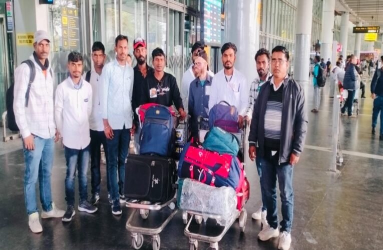 दुबई में फंसे झारखंड के 11 मजदूरों की सुरक्षित वतन वापसी, चेहरों पर खुशी की लहर