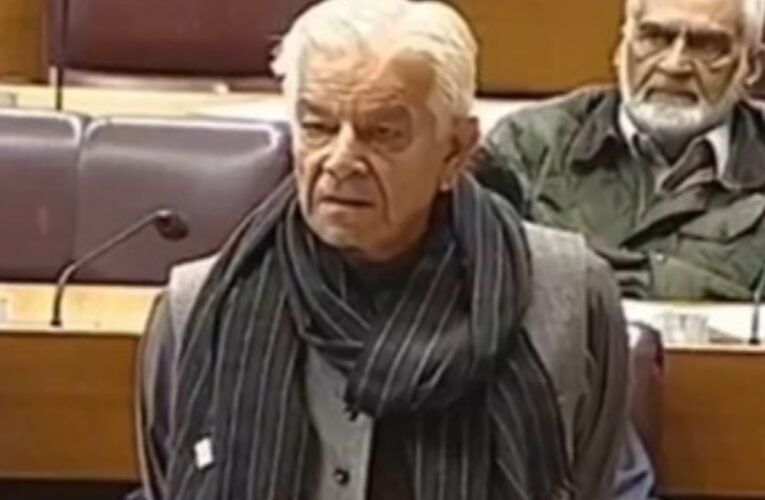 पाकिस्तान के रक्षा मंत्री ने संसद में दिया बड़ा बयान “अमेरिका ने पाकिस्तान को टॉयलेट पेपर की तरह इस्तेमाल किया और काम खत्म होने पर फेंक दिया”