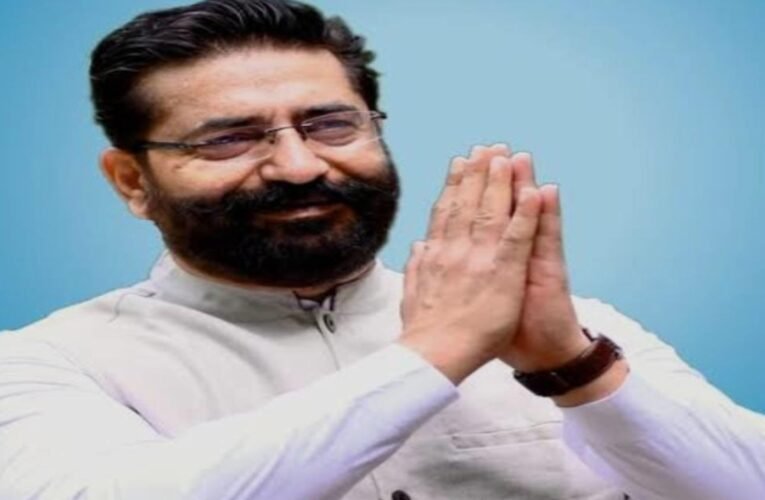 देहरादून में दिनदहाड़े सनसनीखेज हत्या: झारखंड के कुख्यात गैंगस्टर विक्रम शर्मा को सिल्वर सिटी मॉल में गोली मारकर किया गया ढेर 25 20260213 164722