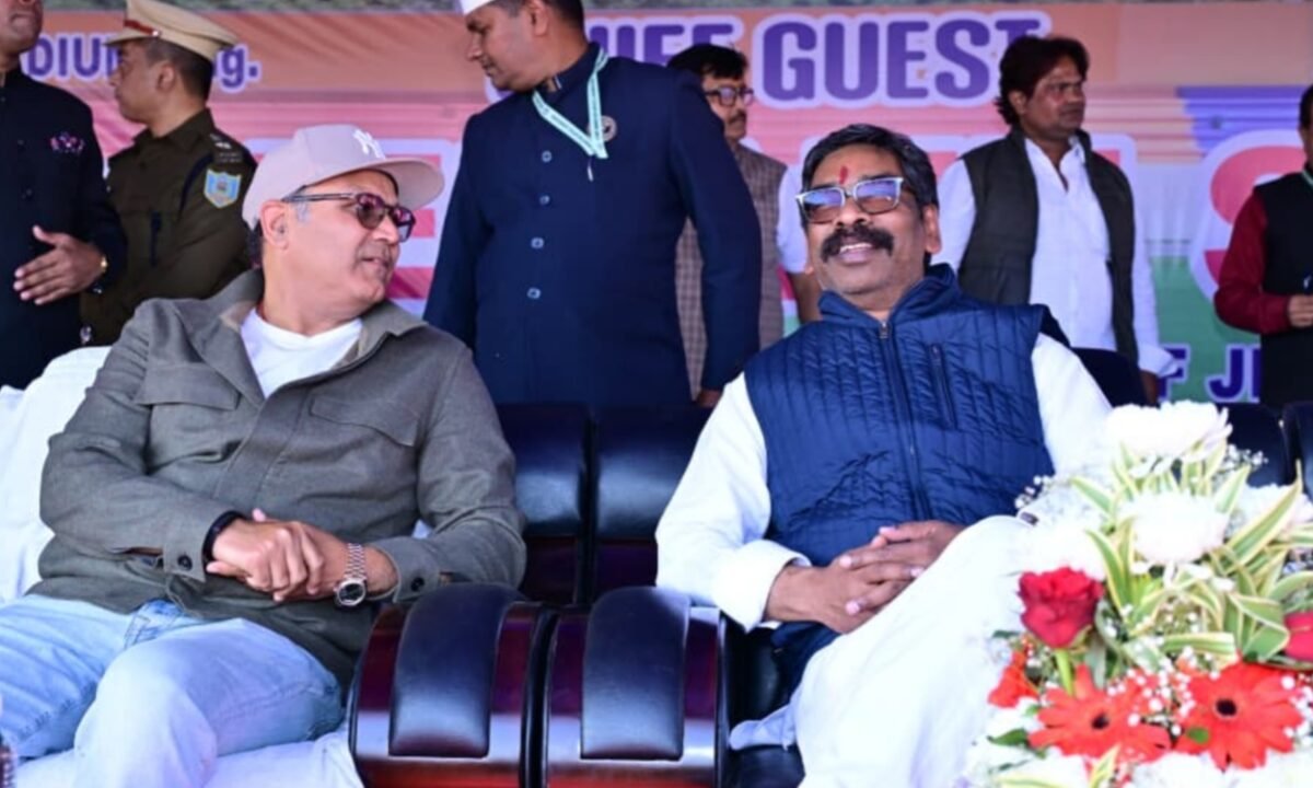 बलदेव साहू मेमोरियल टी-20 क्रिकेट टूर्नामेंट 2026: लोहरदगा लायंस ने 8 विकेट से जीतकर उठाया खिताब, CM हेमंत सोरेन ने सौंपी ट्रॉफी 41 20260213 193700