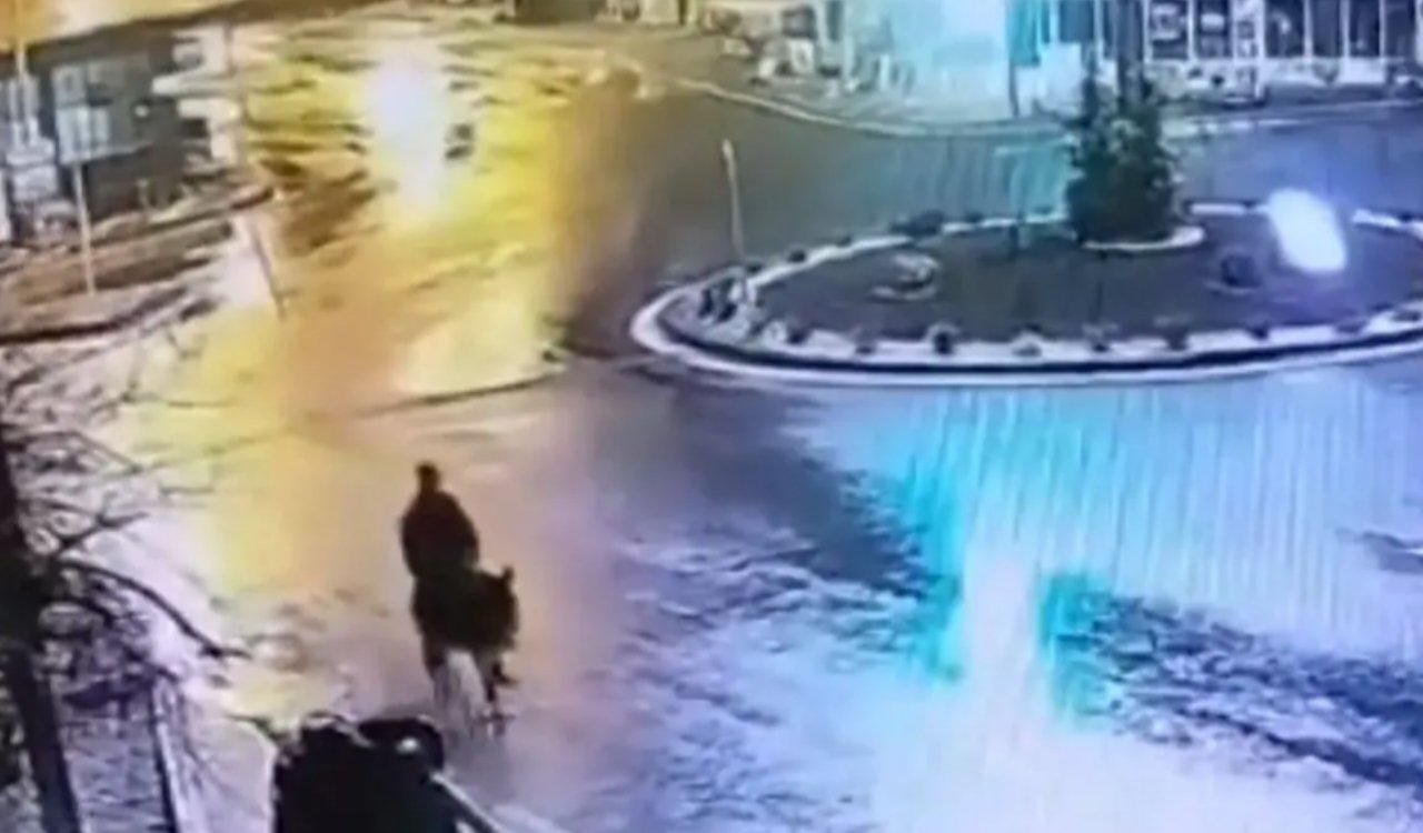 तुर्की में शराब के नशे में की गई 'गधे वाली' चोरी: फोर्कलिफ्ट से तोड़ा दुकान का शटर, 150 ग्राम सोना उठाया और गधे पर सवार होकर भागा चोर! 3 20260214 093147