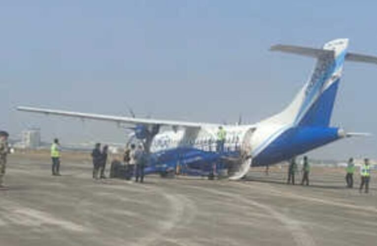 कोलकाता एयरपोर्ट पर बम की धमकी से मचा हड़कंप ; इंडिगो की शिलॉन्ग फ्लाइट के टॉयलेट में मिला संदिग्ध नोट, यात्रियों को उतारा गया