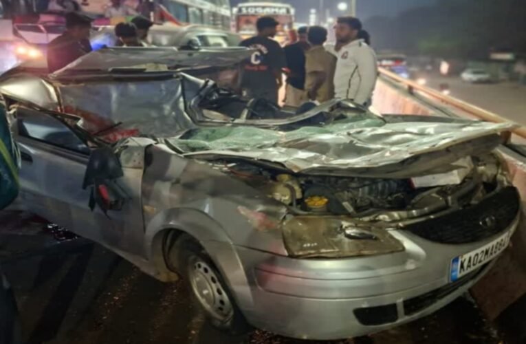 नेलमंगला में भीषण हादसा: तेज रफ्तार कार डिवाइडर फांद बस से टकराई, 5 युवकों की मौत