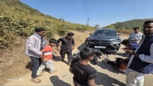 सिमडेगा में भीषण सड़क हादसा: केंद्रीय विद्यालय के पास तेज रफ्तार वाहन ने बच्चे को रौंदा, मौके पर ही मौत 12 20260216 134343