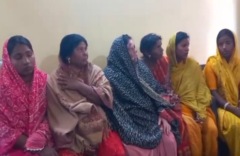 Bokaro : बच्चा चोर की अफवाह में 6 महिलाओं को भीड़ ने घेरा, पुलिस ने रेस्क्यू कर बचाई जान; जांच जारी 17 20260217 115821