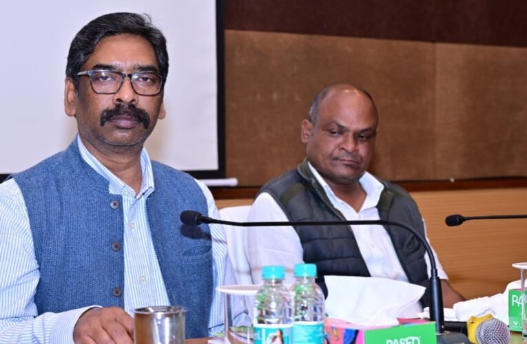 मुख्यमंत्री हेमन्त सोरेन की अध्यक्षता में बजट सत्र की तैयारियां पूरी; सत्ता पक्ष की बैठक में विधायकों से की रणनीति पर चर्चा 13 20260217 224658